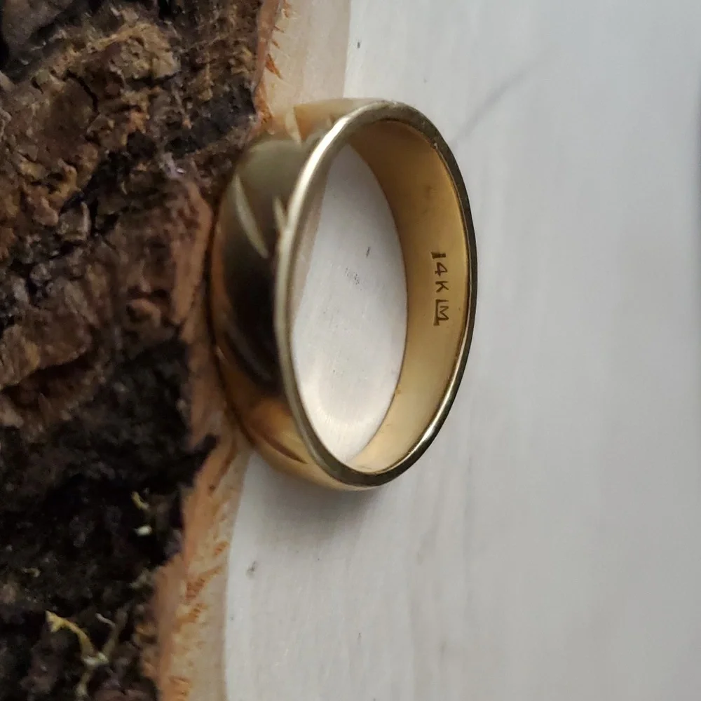 14K Gold Solid Minimalist Sturdy Wedding Ring - Picture 6 of 8